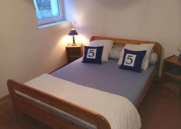 Hébergement de vacances Maison Mitoyenne 4 Pers A Proche - Fr-1-823-90 *